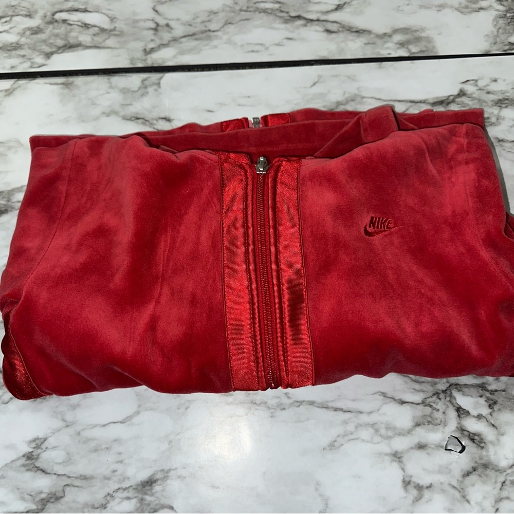 Women’s Nike Velvet zip up hoodie!